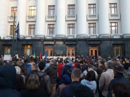 Савченко привела толпу под окна Офиса президента: вот, что скандальная леди хочет от Зеленского