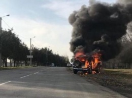 Под Одессой на ходу сгорел полицейский автомобиль, фото