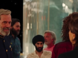 Хью Лори станет командиром космического корабля в новом сериале HBO
