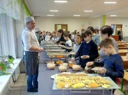 Школы Киева переходят на "шведский стол"