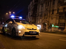 ДТП в Киеве: пьяный пешеход попал под колеса авто, не устояв на тротуаре. ФОТО