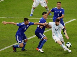 Месси в матче с Уругваем показал мастер-класс, обыграв в эпизоде пол-команды