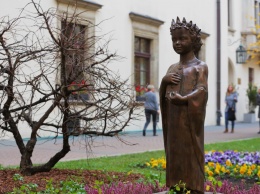 В Кракове установили памятник Анне Киевской