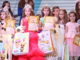 Юные красавицы отличились в Харькове (фото, видео)
