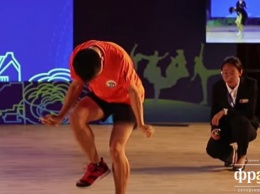 Китаец установил новый рекорд по прыжкам со скакалкой