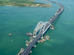 В РФ анонсировали запуск грузовых поездов по Крымскому мосту