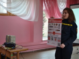 В Кривом Роге спасатели и сотрудники Красного Креста учили детей правилам безопасности