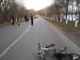 На Полтавщине насмерть сбили велосипедистку: водитель сбежал