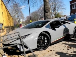 В Англии на встрече владельцев суперкаров разбили Lamborghini Huracan Performante (ВИДЕО)