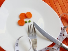 ТОП-3 самых опасных метода похудения: диетологи развеяли популярные мифы