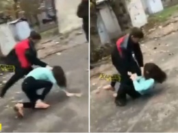 Харьков: жестокая драка школьника с девушкой попала на ВИДЕО