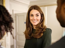 Стильная хозяйка: Кейт Миддлтон в любимом платье встретила гостей в Кенсингтонском дворце