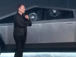 Бронированное окно пикапа Tesla разбилось на презентации