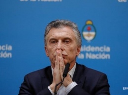 Президент Аргентины отозвал 17 "политических" послов