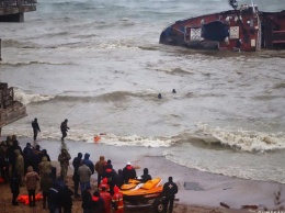 В ВМС сообщили подробности спасательной операции на танкере в Одессе