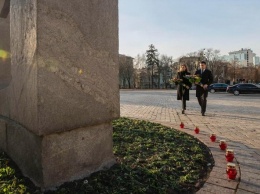 Зеленские в одиночку почтили память жертв Голодомора в центре Киева