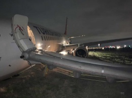 Запах гари, дым в салоне и паника: подробности экстренной посадки самолета в Одессе