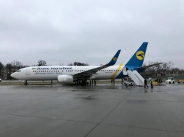 Мороз и дождь отменили рейсы в аэропорту Львова