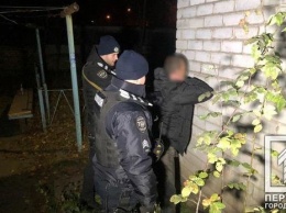 В Кривом Роге врачам "скорой", прибышей к ребенку, угрожал мужчина с пистолетом, - ФОТО