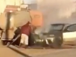 В Самаре ассенизатор потушил загоревшийся автомобиль BMW (видео)