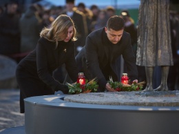 Зеленского запечатлели у памятника жертв Голодомора: на фото заметили важный нюанс