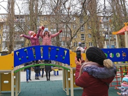 На Черемушках открылась первая детская площадка, построенная за счет "Общественного бюджета" (общество)