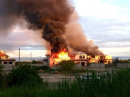 Боевики обстреляли поселок на Донетчине: сгорели шесть домов
