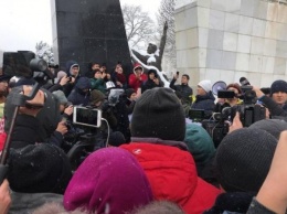 Сотни протестующих вышли на акцию против коррупции в Кыргызстане