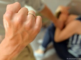 Если муж бьет: что обязана делать немецкая полиция