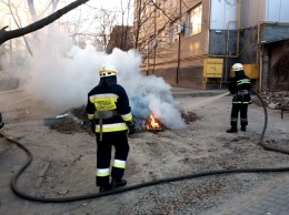 В Днепре на Янгеля мужчина поджег гору мусора