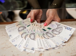 Доллар по 24: гривна неожиданно укрепилась, украинцы начали сдавать валюту