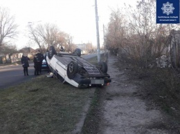 В Лисичанске перевернулся автомобиль (фото)