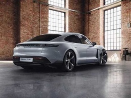 Porsche опубликовал новые снимки Taycan с отделкой из углеродного волокна (ФОТО)