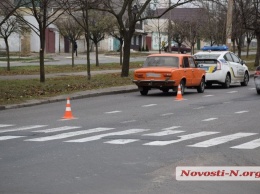 В Николаеве дедушка на мопеде врезался в ВАЗ