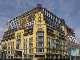 Суд рассмотрит снос незаконных этажей "дома-монстра" на Подоле