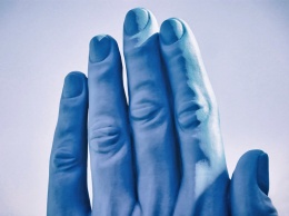 Скульптура "Синяя рука" уехала из Николаева, - ФОТО