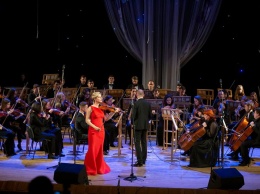 Американская скрипачка едет в Харьков со скрипкой Страдивари с благотворительной целью