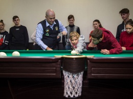 В Одессе открыли первый в Украине школьный зал для игры в бильярд