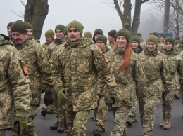 Бойцы 44-й отдельной артбригады прошли торжественным маршем по Тернополю