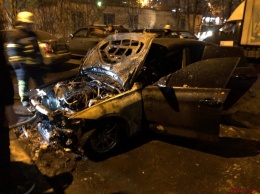 На Вильямса взорвалось авто: спасатели тушили сильный пожар