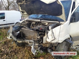 В Николаеве столкнулись «Вольво» и микроавтобус: трое пострадавших