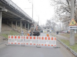 В Днепре ремонтируют аварийный путепровод на Слобожанском проспекте