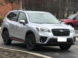 Вроде футуристично, а вроде скучновато: Что из себя представляет новый Subaru Forester?