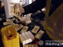 Студент-иностранец пытался "кинуть" киевлянина на 100 000 долларов США, - ФОТО