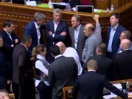 9 депутатов пропустили 90% голосований Рады за 3 месяца: фамилии