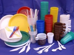 В Беларуси запретят использовать пластиковую посуду в заведениях питания
