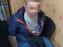На Днепропетровщине водитель напал на полицейского и протащил его на авто
