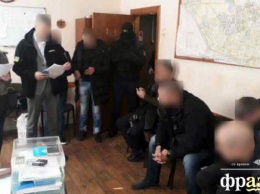 На Одессщине трое копов забрали мужчину с работы в участок и избили его
