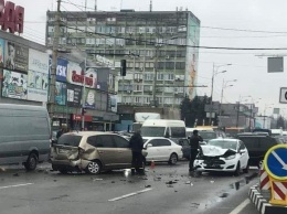 В Днепре пробки и задержки общественного транспорта из-за аварий на главных магистралях города