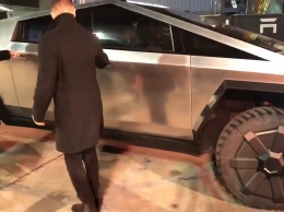 Это невероятно: первый Tesla Cybertruck Илона Маска уже заметили на улицах. Видео